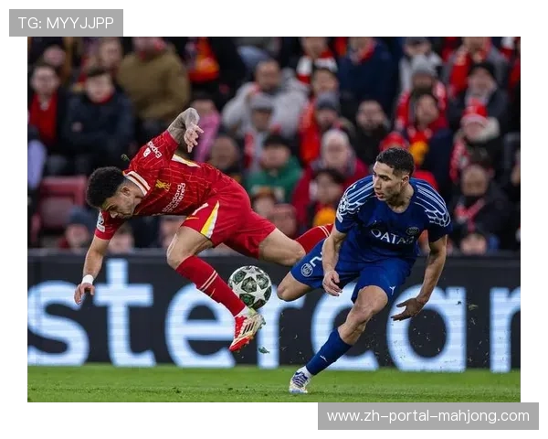 巴黎圣日耳曼阿什拉夫踩踏犯规，VAR介入后红牌罚下